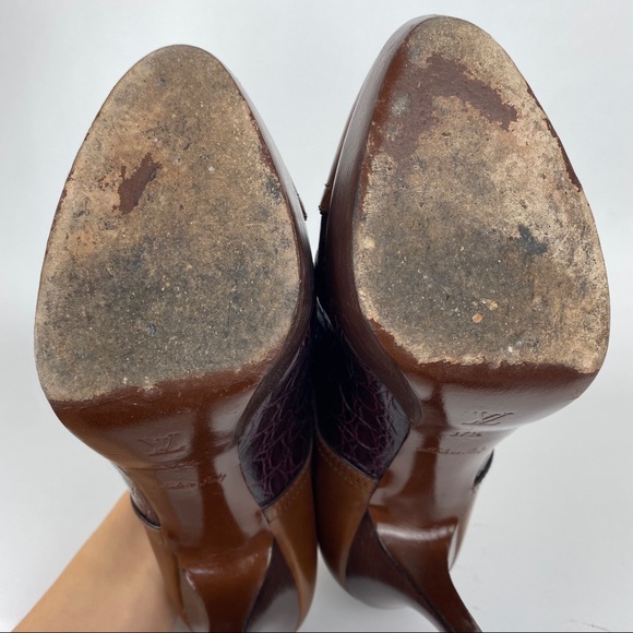 Louis Vuitton Cognac Lace-Up Booties - Picture 7 of 8